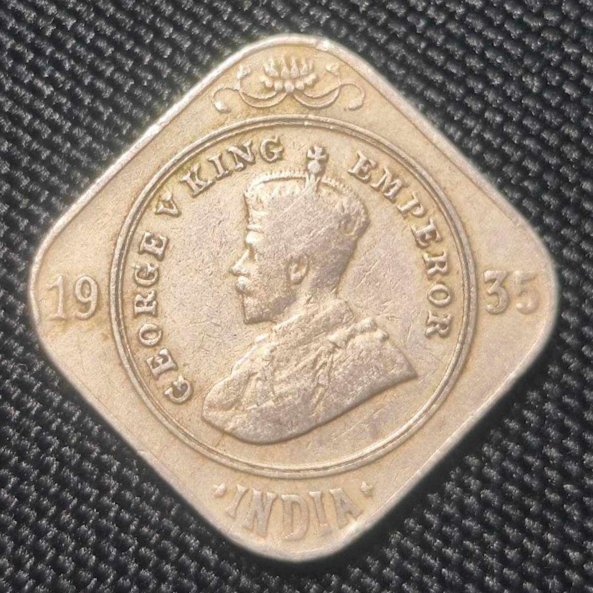1935 British India 2 Annas – George V – Scalloped Coin Front