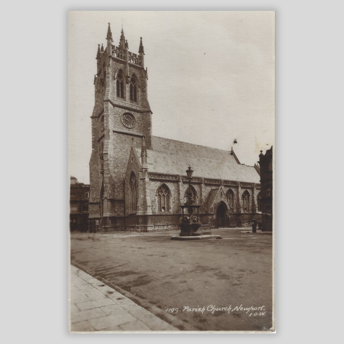 Parish Church, Newport, I.O.W. – Real Photo Postcard | Sunshine Series | RP | c.1930s–40s Front