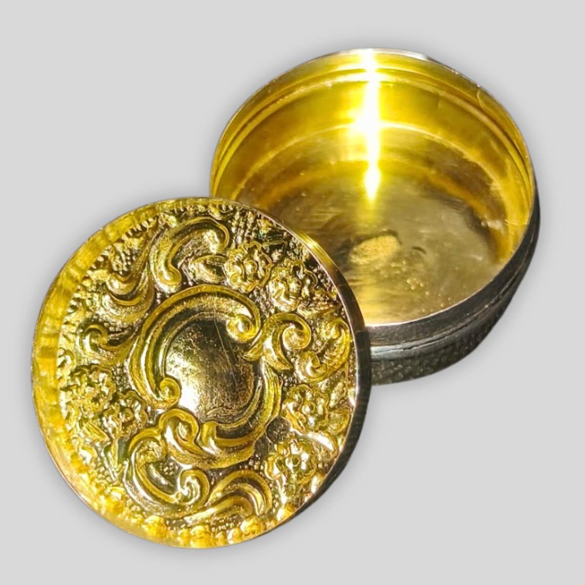 Sterling Silver Repousse Pill Box | 1904 Birmingham | William Devenport | Gilded Interior - Image 2