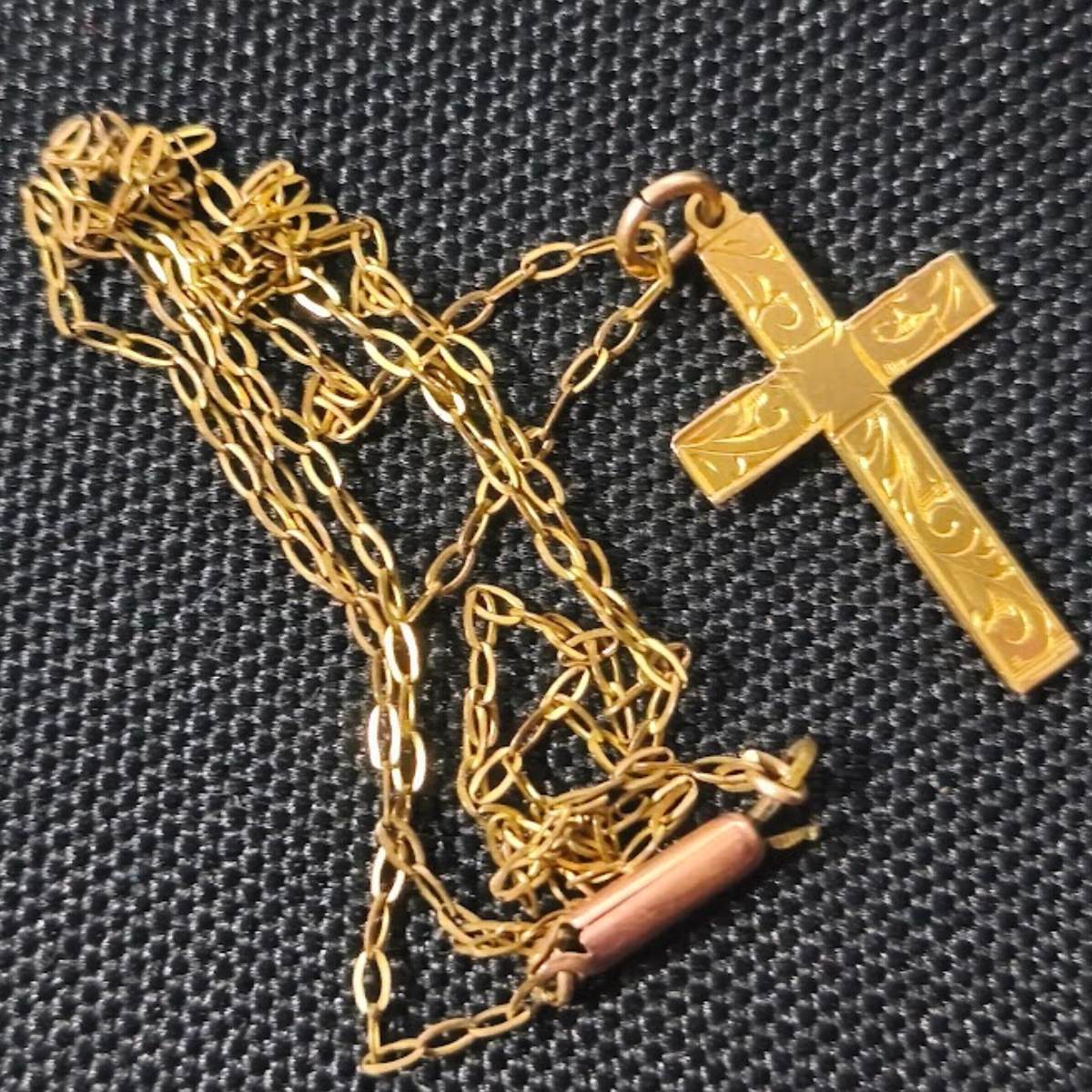 Vintage 9ct Gold Cross & Chain – Chester Hallmark 1958 Engraved Design Back and Full View